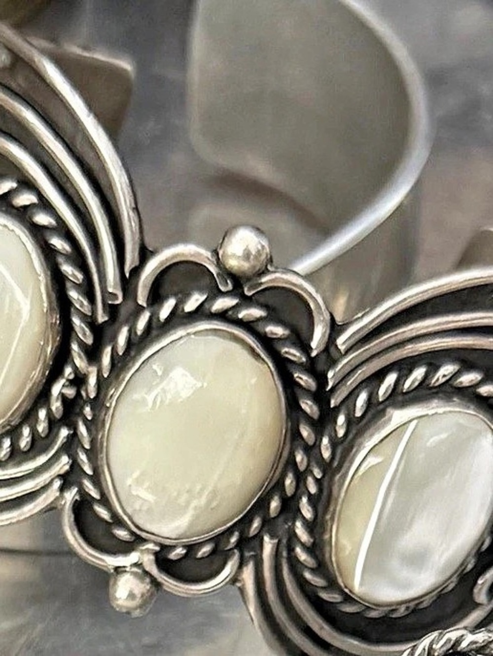 Vintage NATIVE AMERICAN STERLING SILVER Mother Of Pearl& Coral CUFF 141 GRAMS